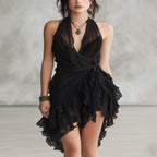 Vestido Mini Negro de Encaje con Escote Halter y Volantes