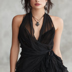 Vestido Mini Negro de Encaje con Escote Halter y Volantes
