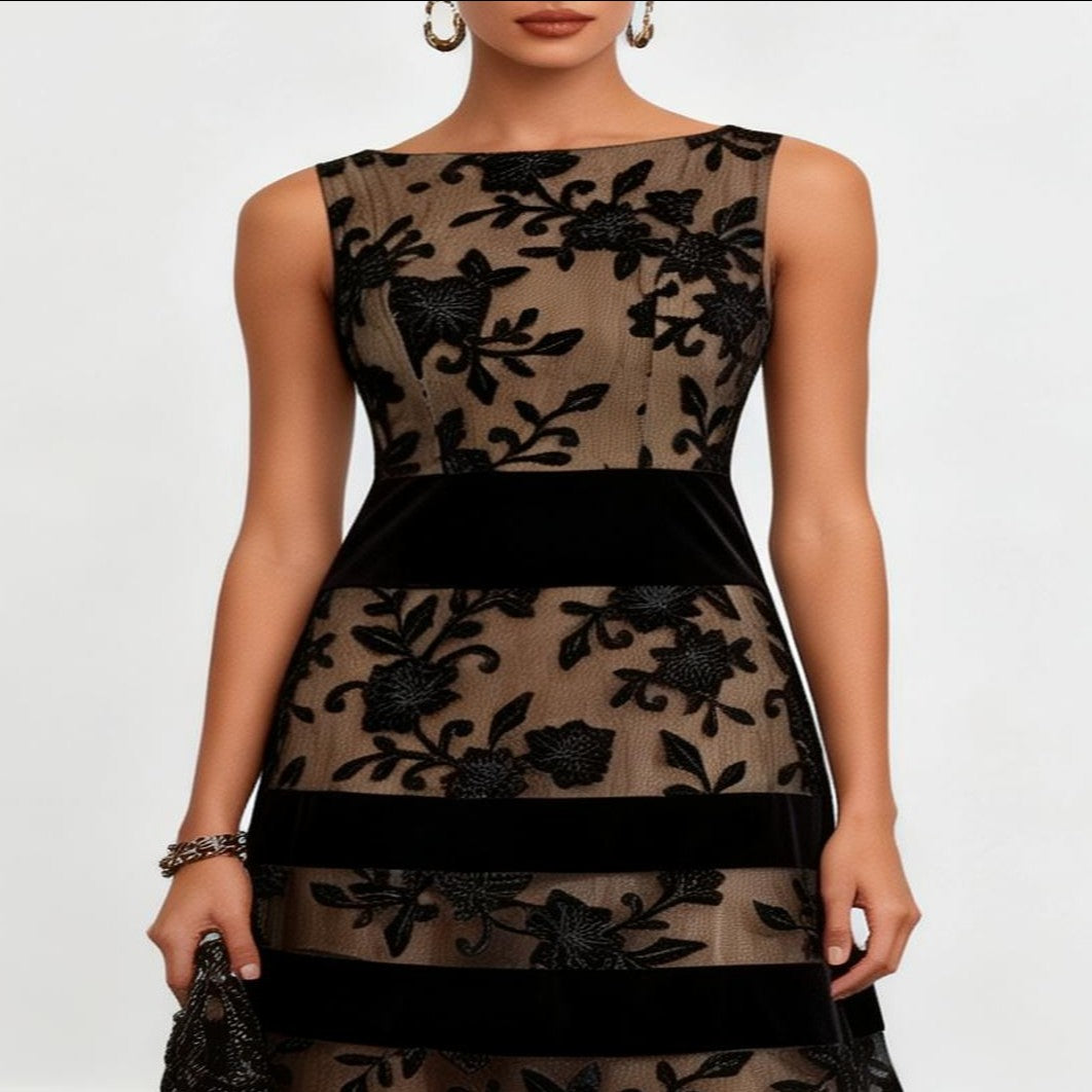 Vestido Midi Línea A de Malla Negra con Flores
