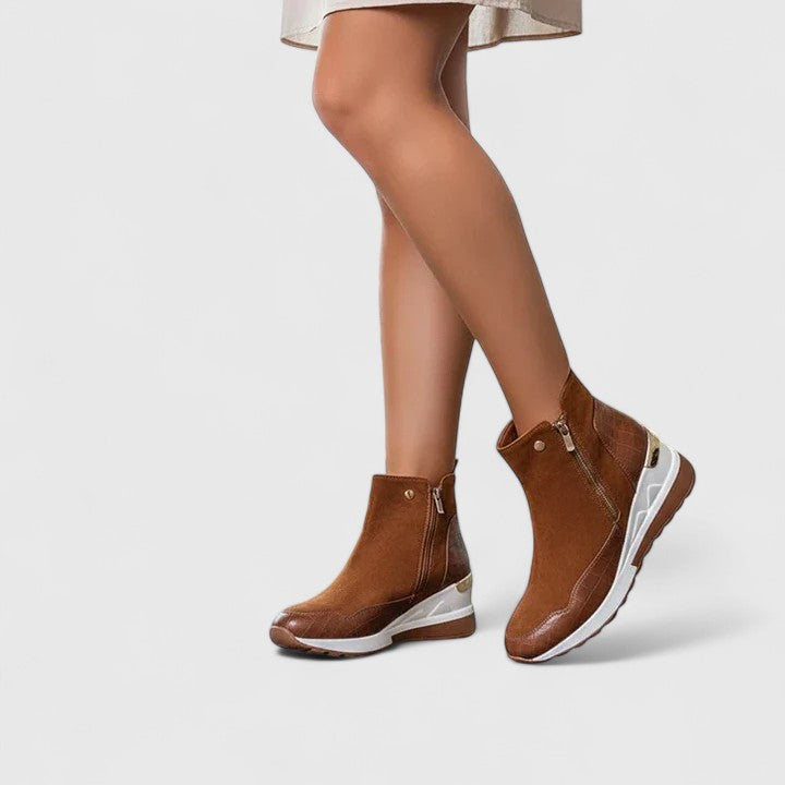 Maele | Women's suede ankle boots with zipper, inner wedge, and non-slip sole