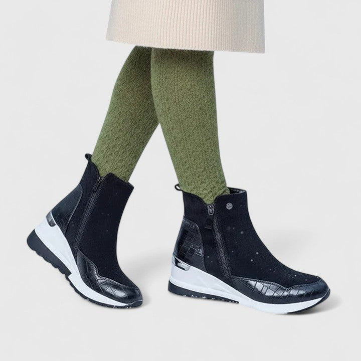Maele | Women's suede ankle boots with zipper, inner wedge, and non-slip sole