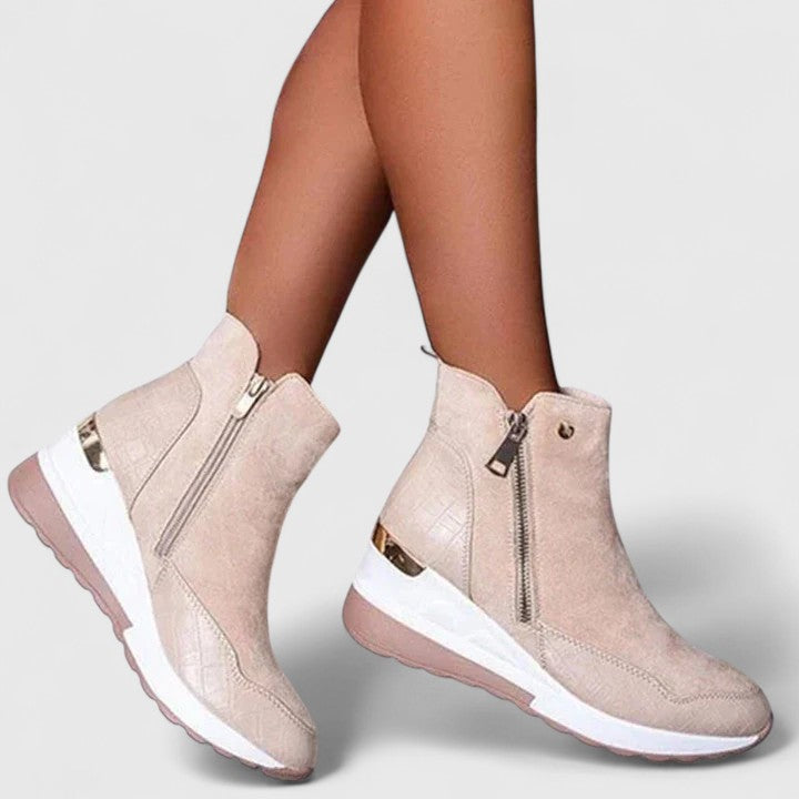Maele | Women's suede ankle boots with zipper, inner wedge, and non-slip sole