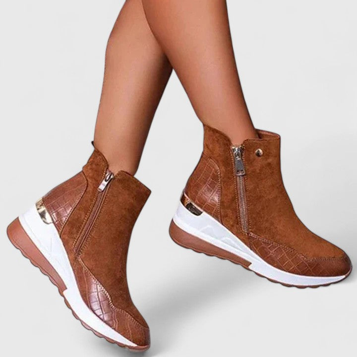 Maele | Women's suede ankle boots with zipper, inner wedge, and non-slip sole