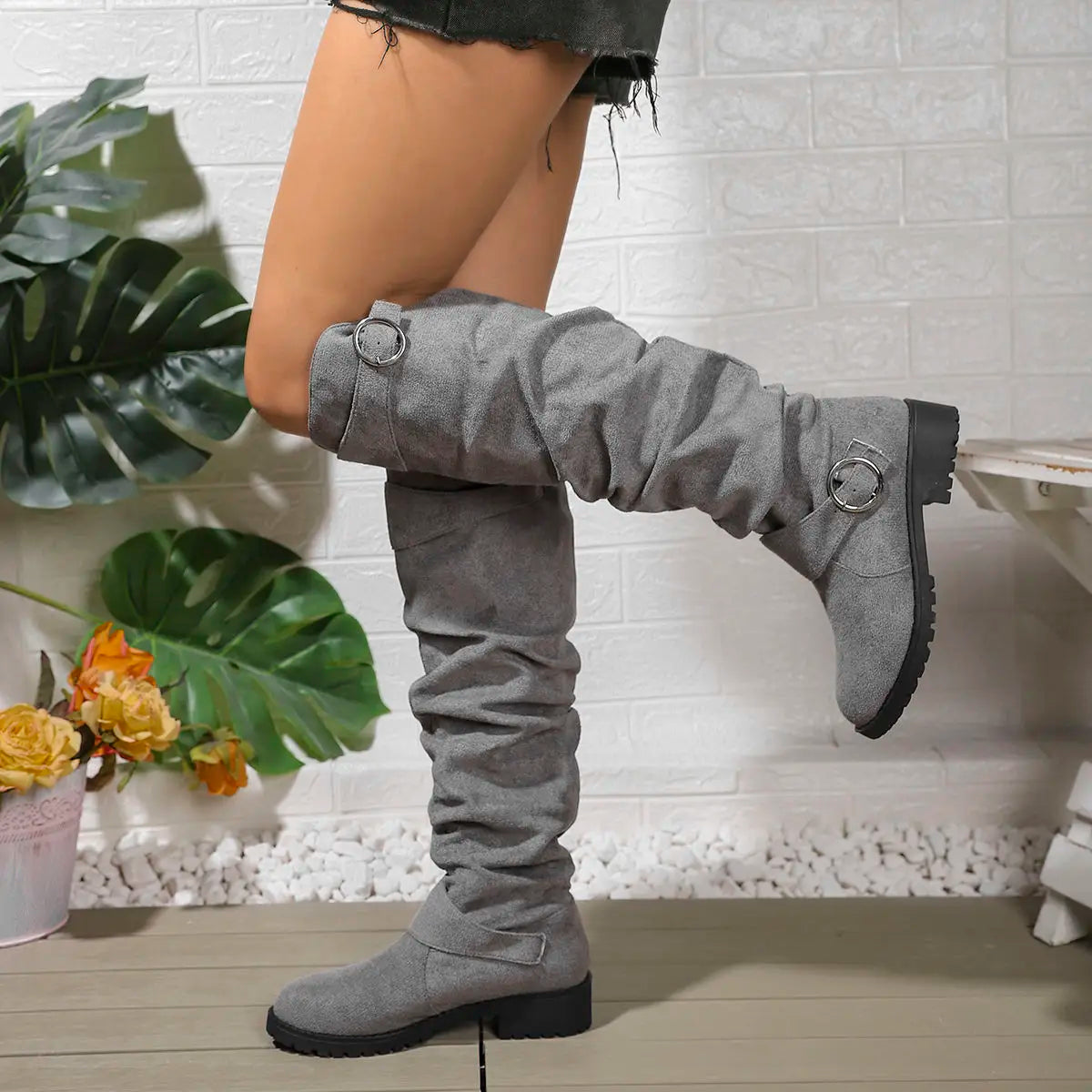 Alicia | Botas altas fruncidas para mujer con hebillas y suela de bloque