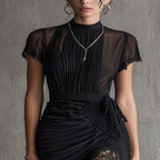 Vestido Mini Negro de Chifón con Cintura Plisada