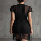 Vestido Mini Negro de Chifón con Cintura Plisada
