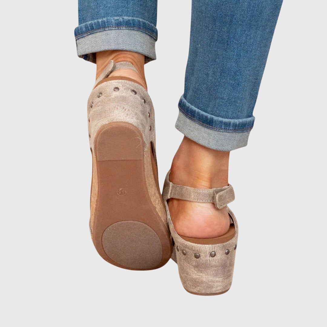 Adela | Sandalias ortopédicas de cuña con hebilla ajustable y plantilla acolchada