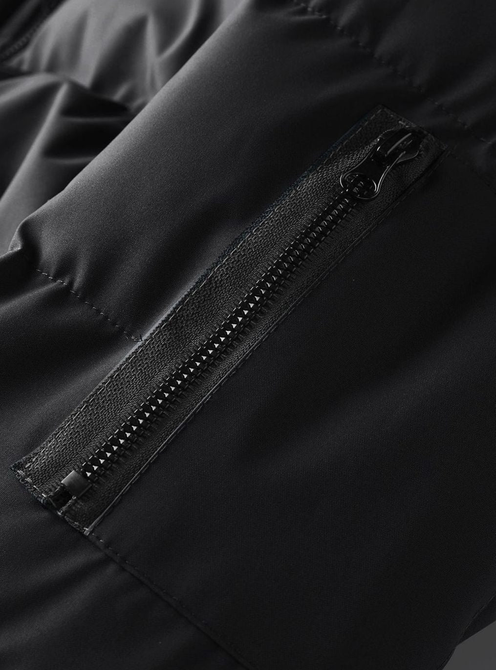 Alexander | Chaqueta de invierno acolchada de hombre con capucha, puños de canalé y cremallera