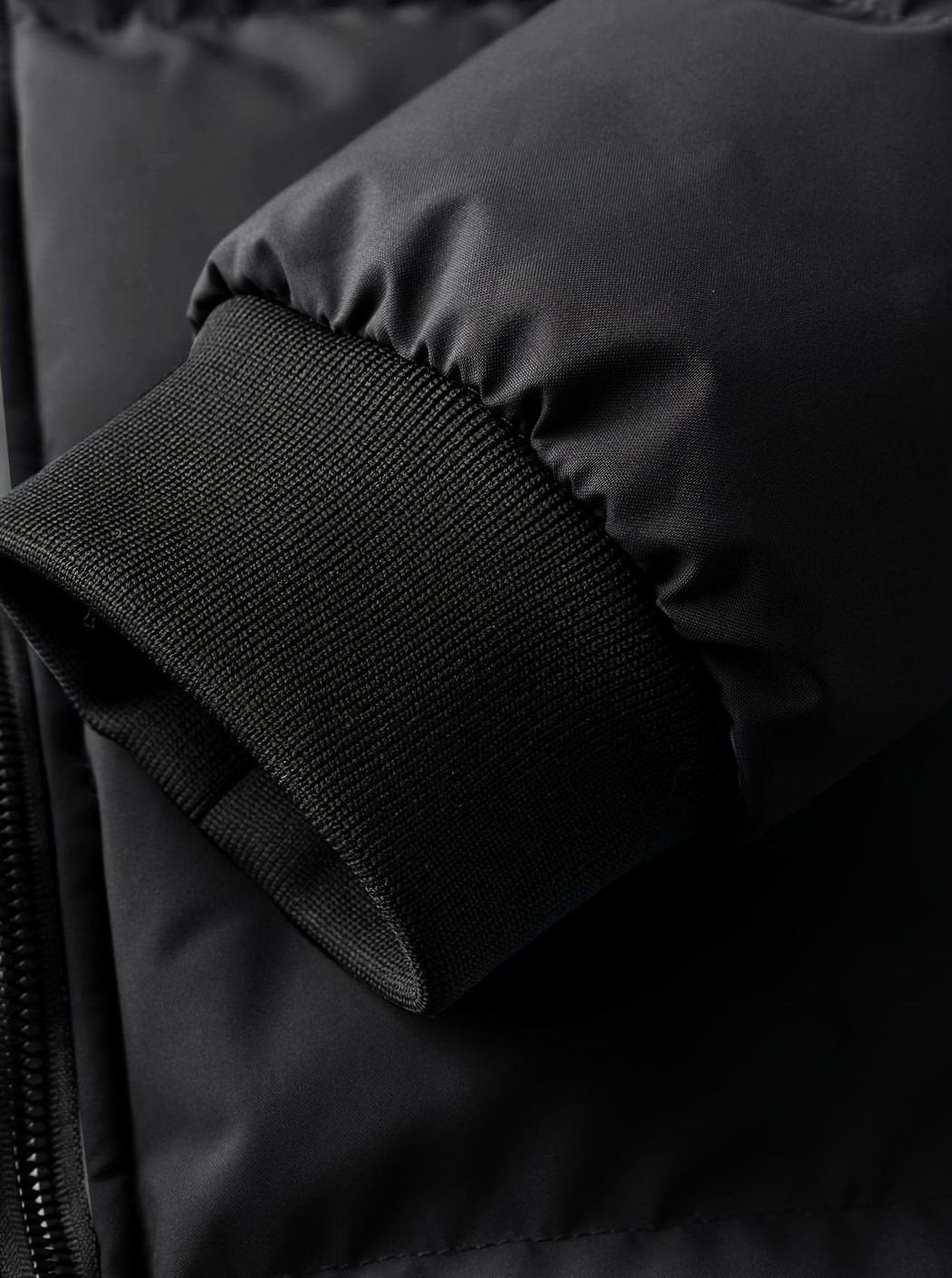 Alexander | Chaqueta de invierno acolchada de hombre con capucha, puños de canalé y cremallera