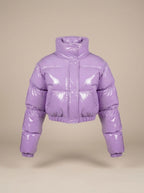 Scarlett | Chaqueta plumífera corta y brillante con cremallera para mujer