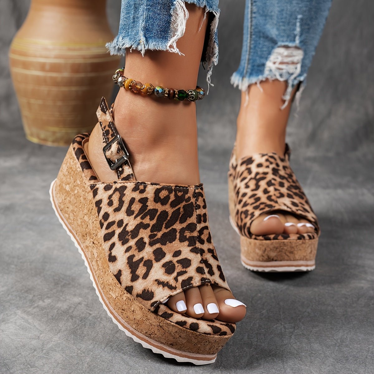 Amelia | Sandalias de cuña y plataforma con estampado leopardo y hebilla