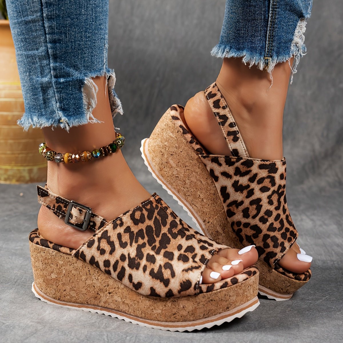Amelia | Sandalias de cuña y plataforma con estampado leopardo y hebilla