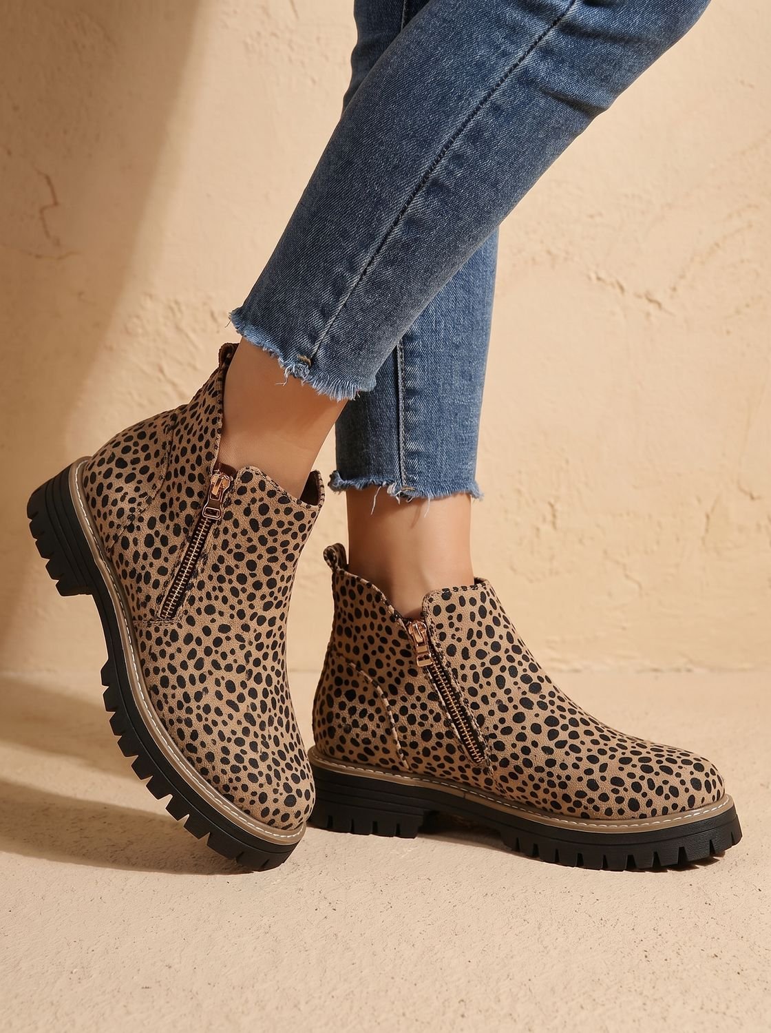 Amelia | Botines ortopédicos para mujer con estampado leopardo y cremallera lateral