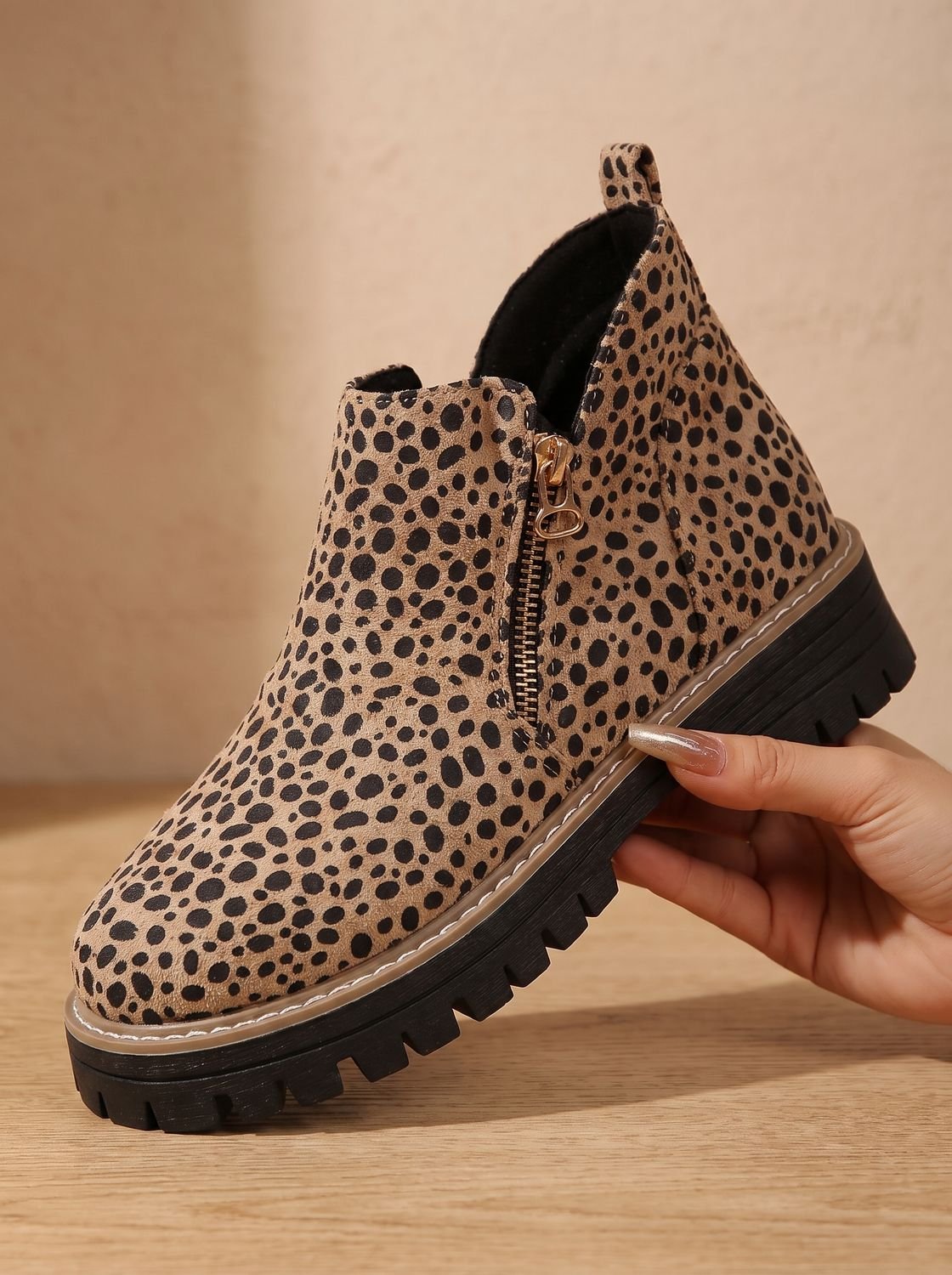 Amelia | Botines ortopédicos para mujer con estampado leopardo y cremallera lateral