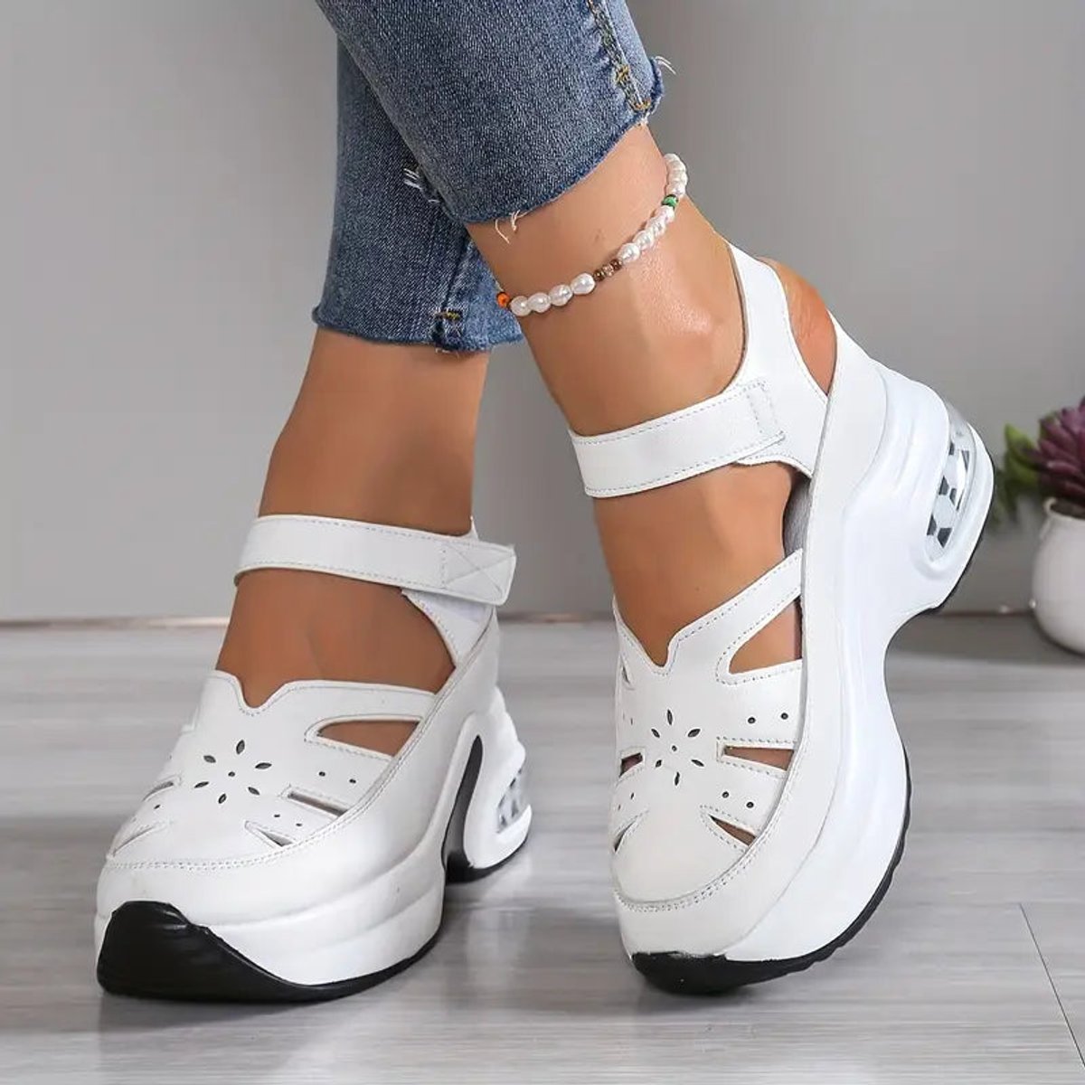 Penelope | Closed-toe cushioned platform orthopedic sandals