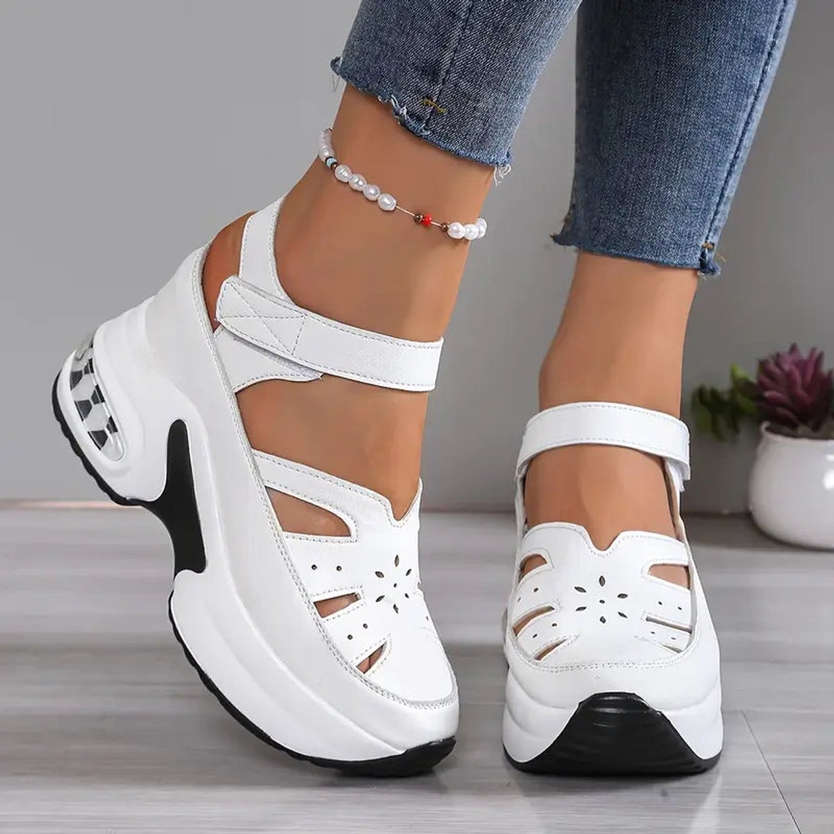 Penelope | Closed-toe cushioned platform orthopedic sandals