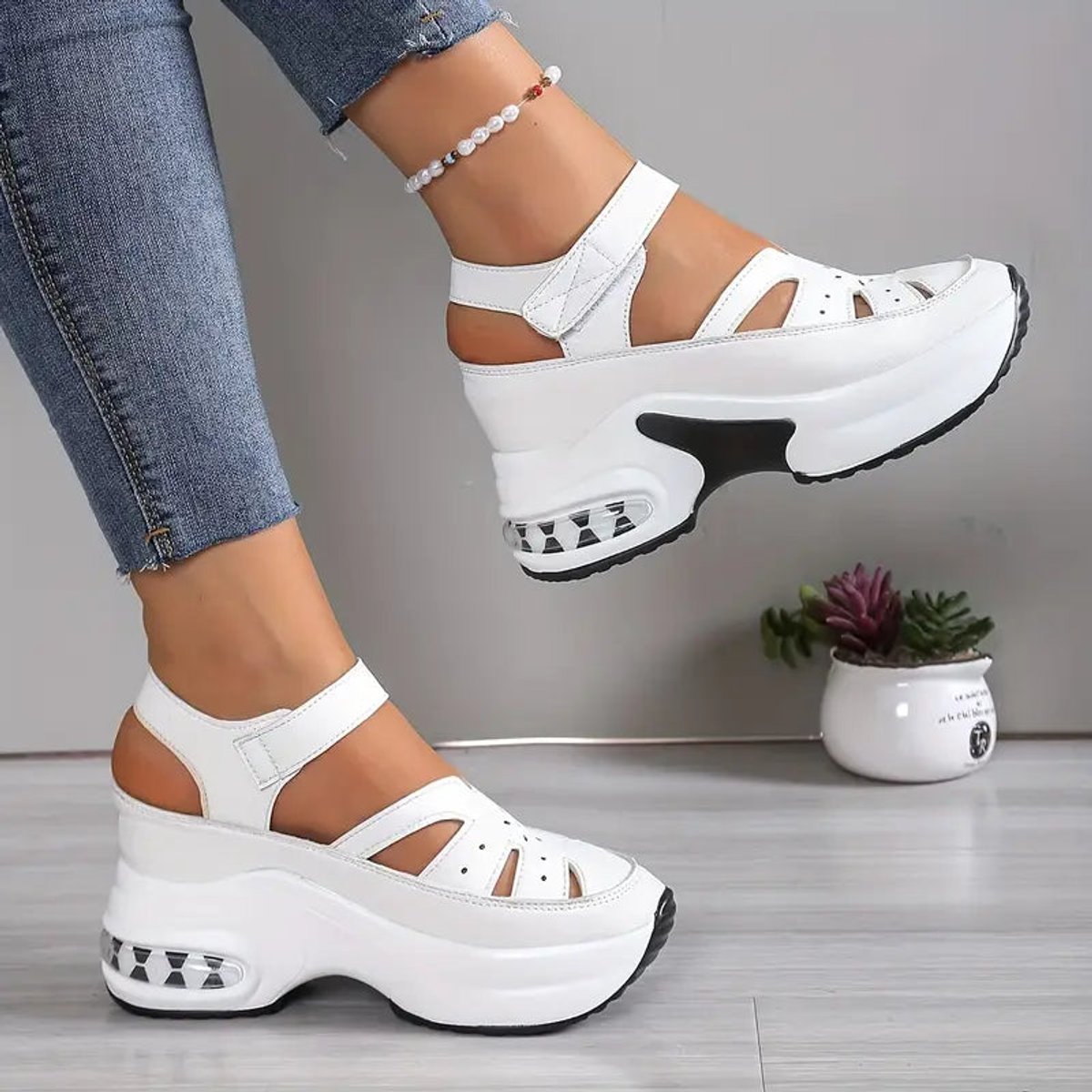 Penelope | Closed-toe cushioned platform orthopedic sandals