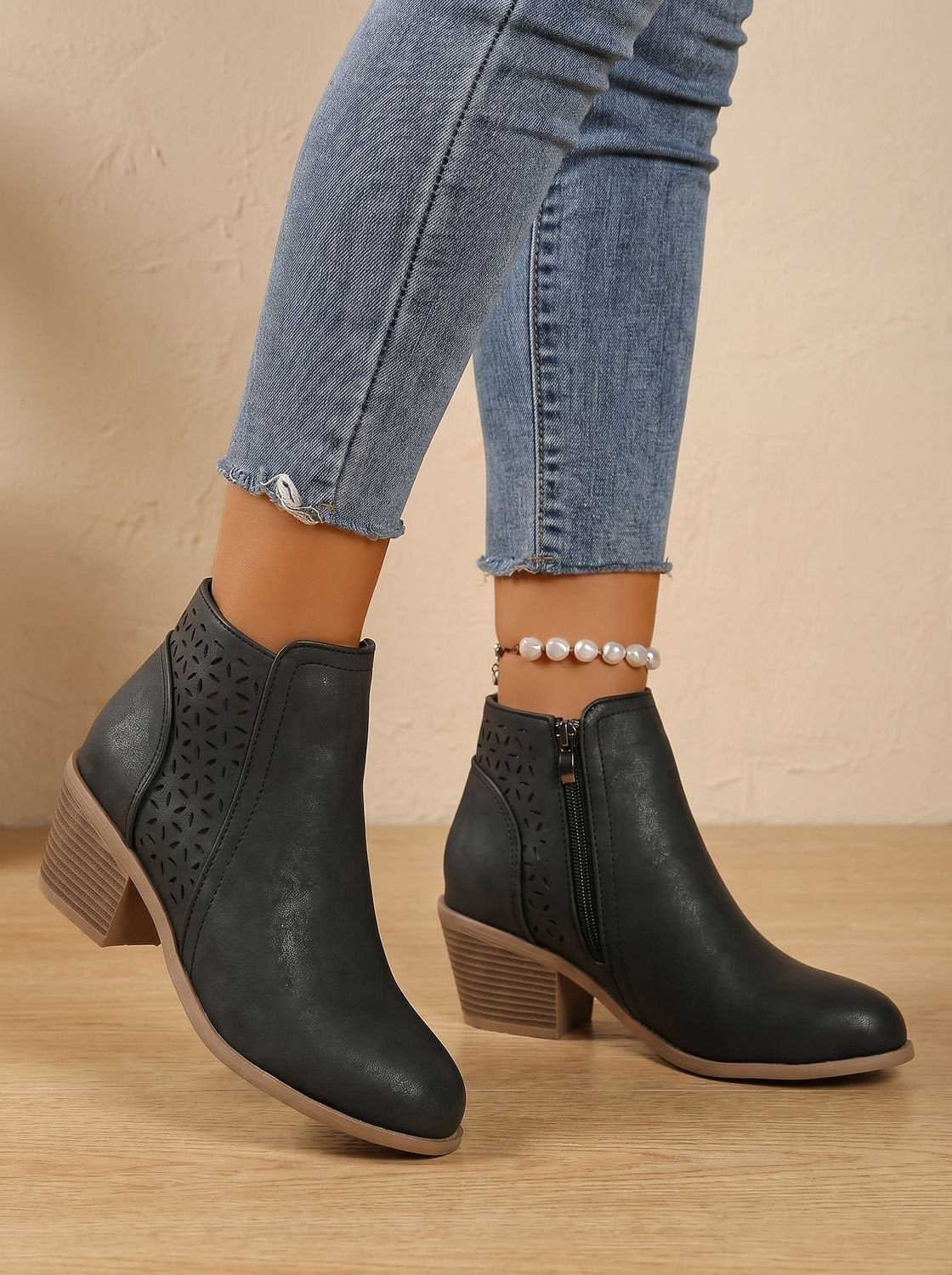 Mia | Women's openwork orthopedic ankle boots with block heel