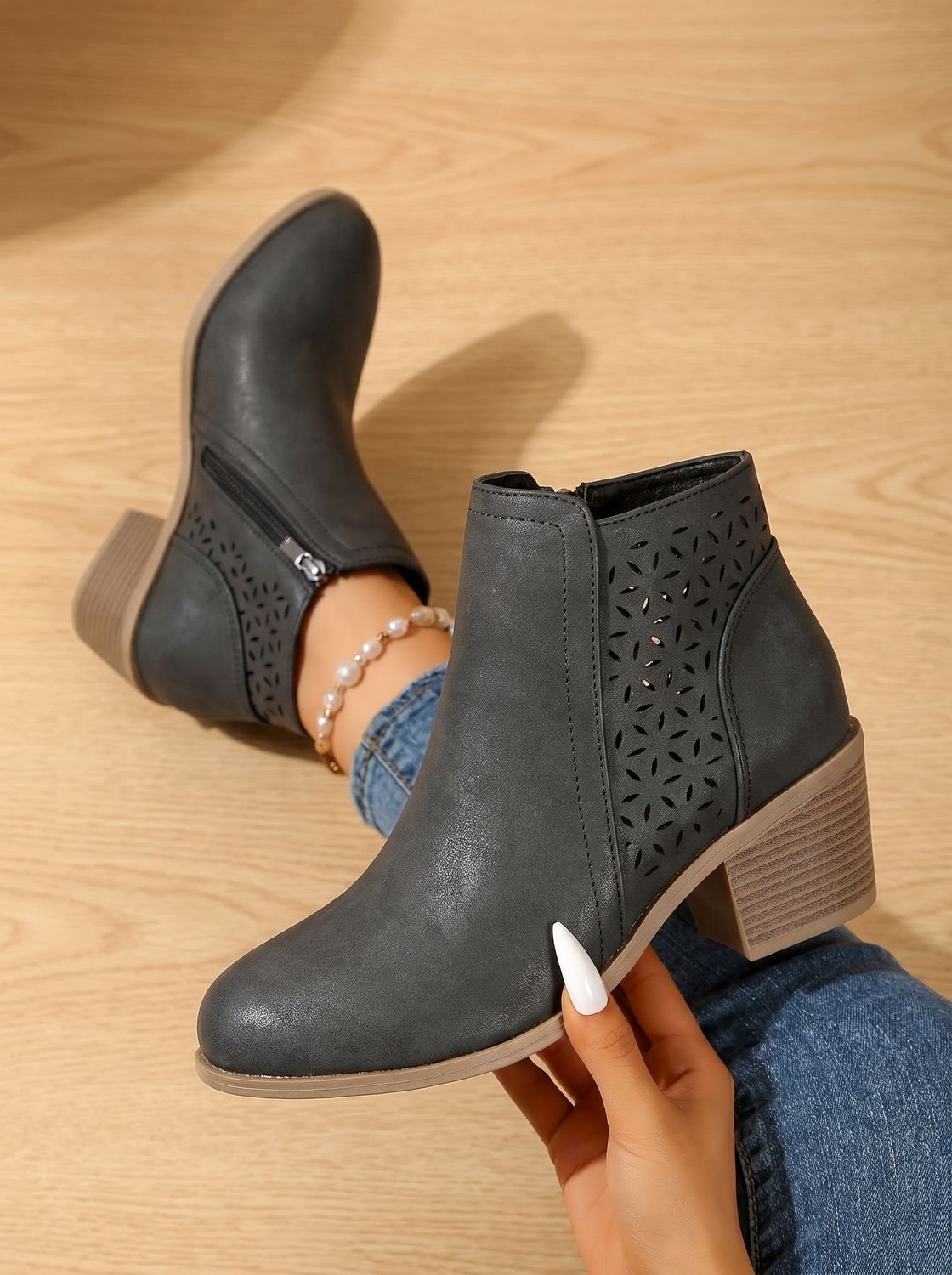 Mia | Women's openwork orthopedic ankle boots with block heel