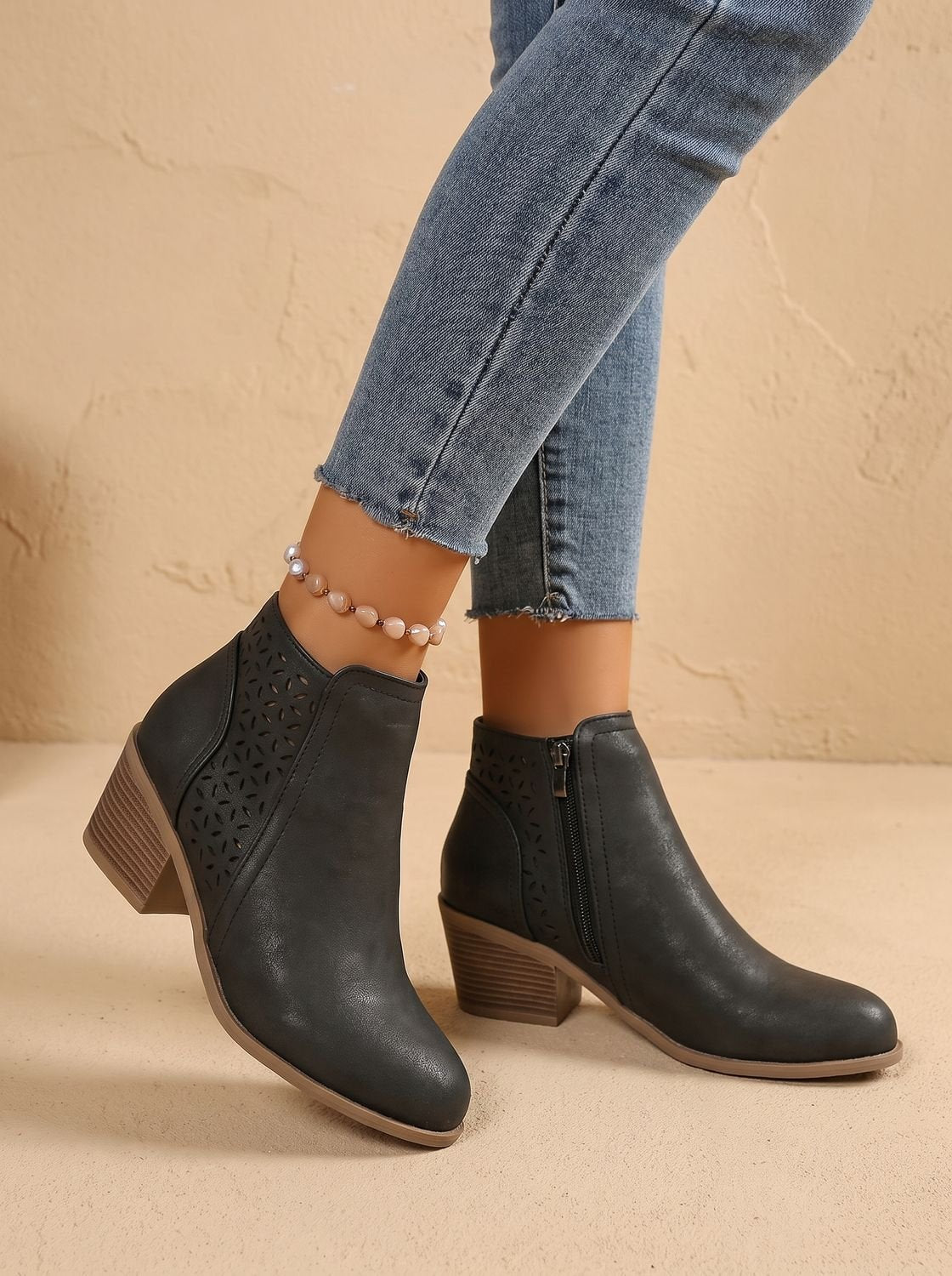 Mia | Women's openwork orthopedic ankle boots with block heel