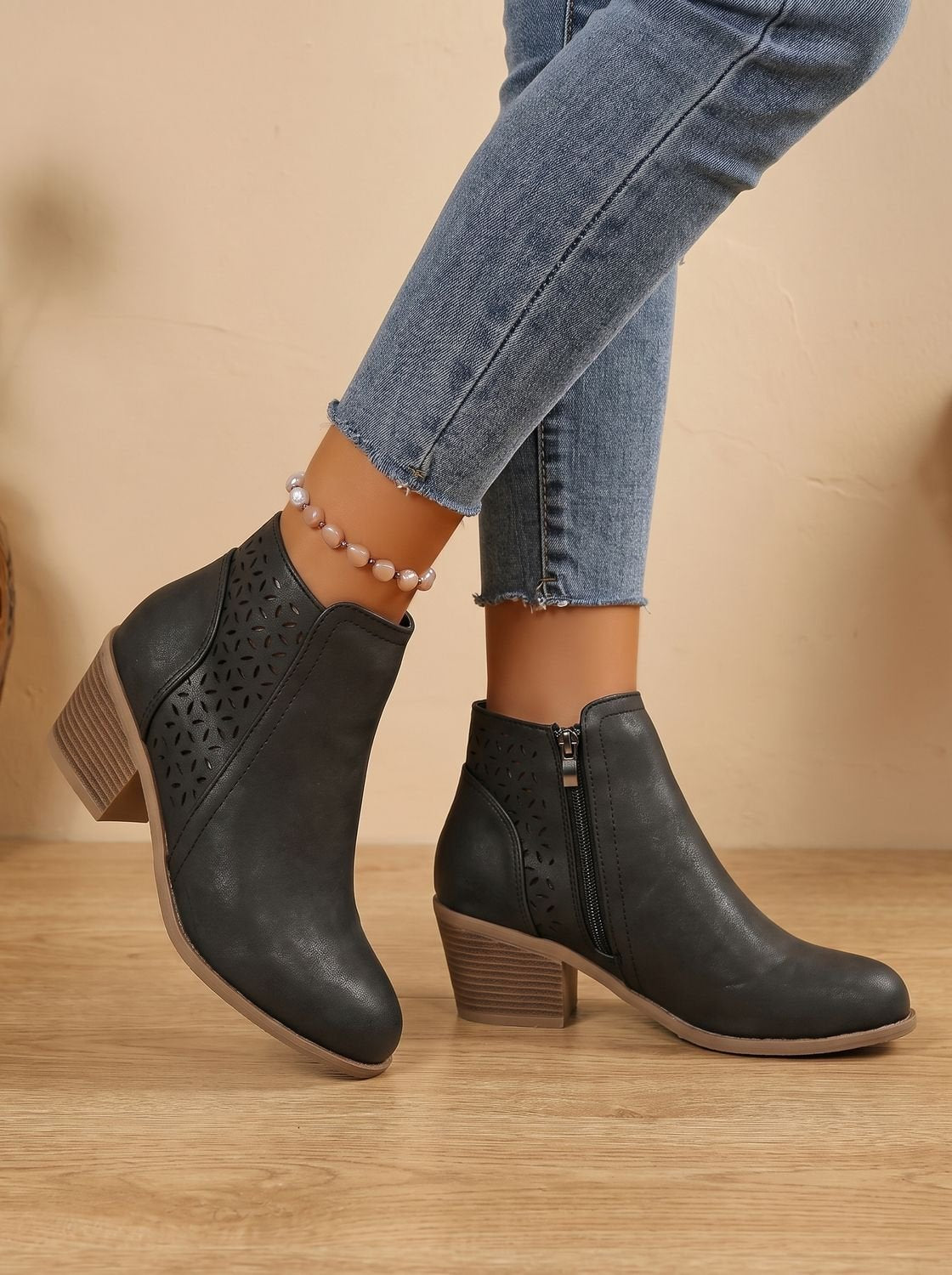 Mia | Women's openwork orthopedic ankle boots with block heel