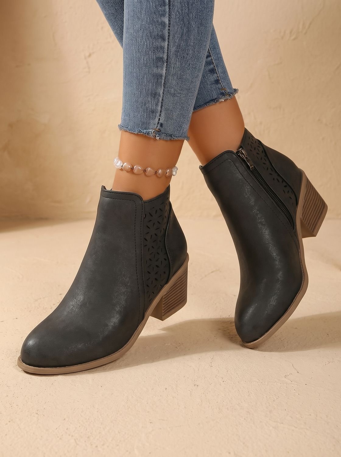 Mia | Women's openwork orthopedic ankle boots with block heel