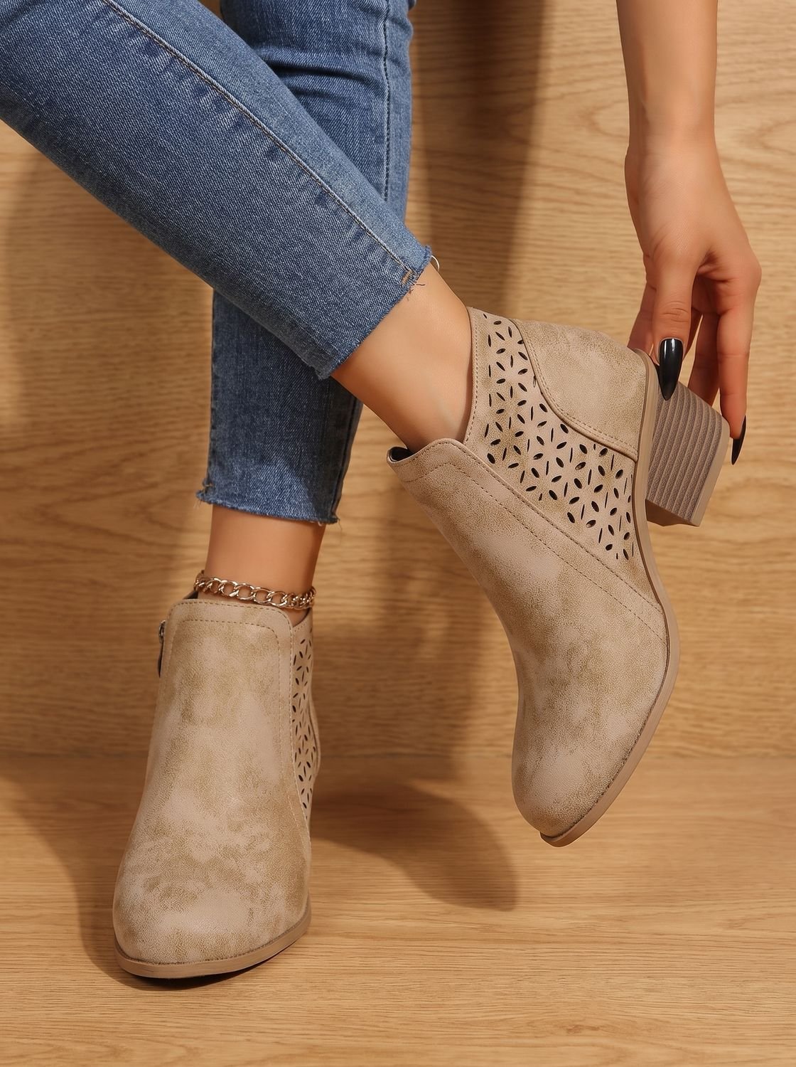 Mia | Women's openwork orthopedic ankle boots with block heel