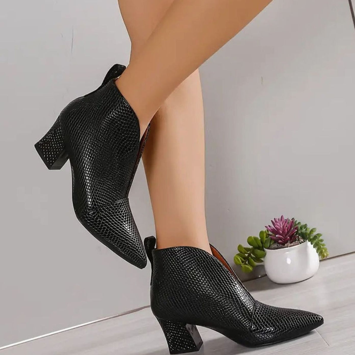 Amelia | Women's reptile-effect ankle boots with V-cut and pointed toe