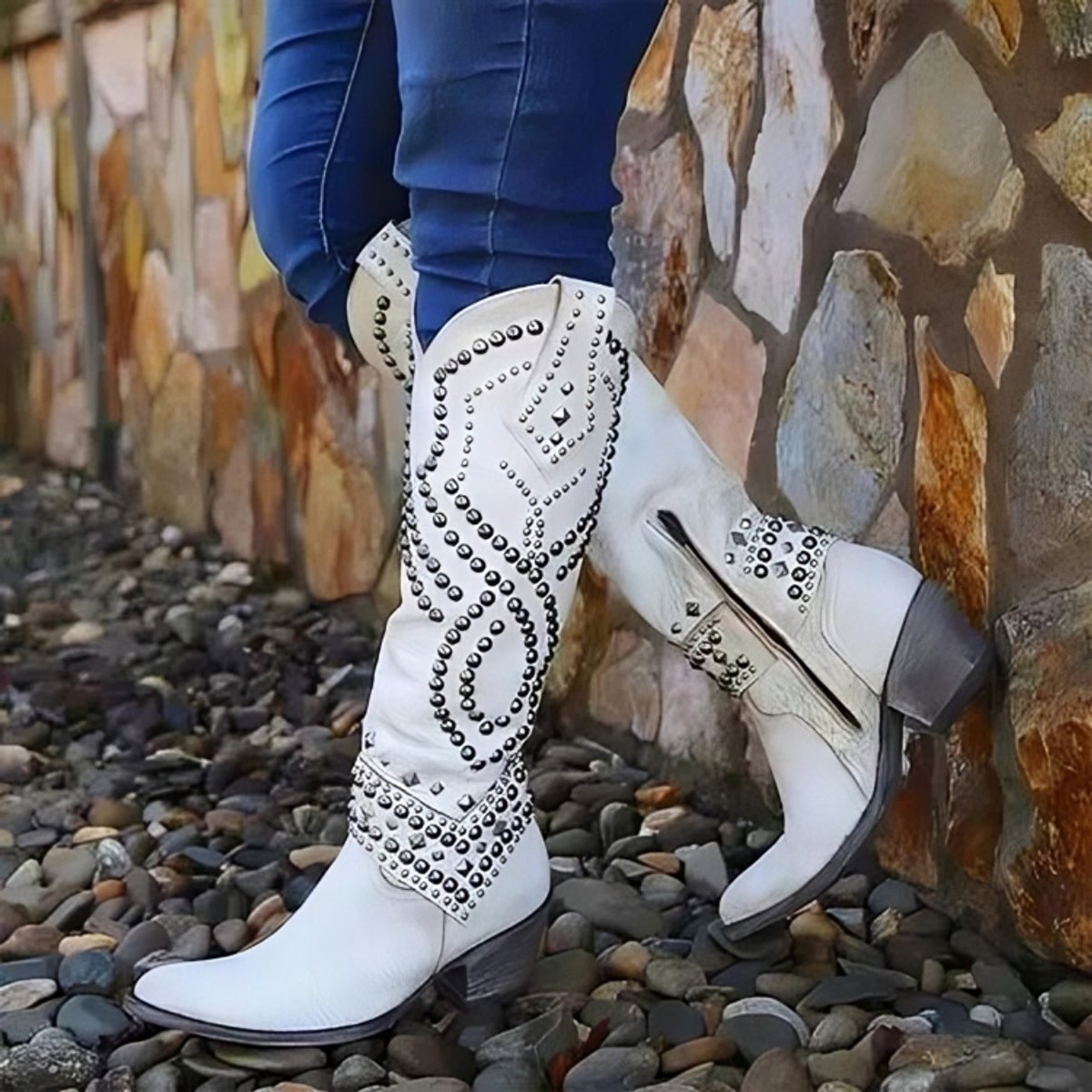 Victoria | Women's western boots with studs, pointed toe and block heel